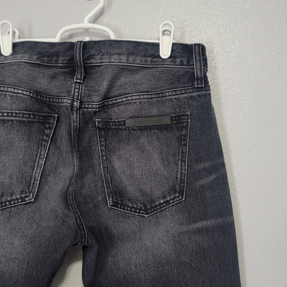 FEAR OF GOD ESSENTIALS mens Tapered Jeans in grey charcoal - Picture 7 of 10